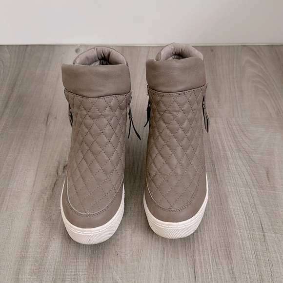Steve Madden Linqs Hightop Wedge Sneaker - Picture 1 of 2
